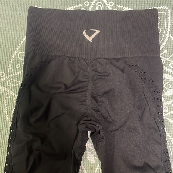 Violate the Dress Code SYNERGY BLACK SEAMLESS LEGGINGS - Picture 3 of 5